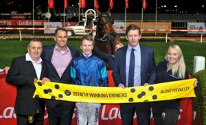 Moonlover & Winning Owners at The Valley